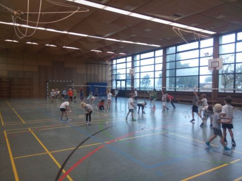 Grundschule Reichenau startet Badminton-AG